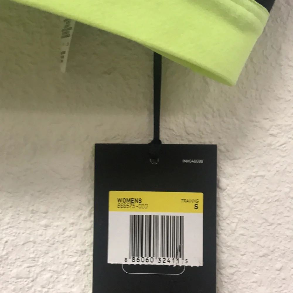 Nike Women’s Motion Adapt Sports Bra. - Picture 3 of 4